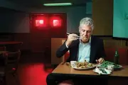 Obama dan Bourdain Makan Bun Cha di Hanoi, Kenang Masa Kecil