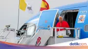 Paus Leo XIV Turun dari Pesawat karena Masalah Teknis di Spanyol