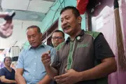 Pengemudi Ojol Menangis Saat Motor Diangkut Dishub di Jatinegara