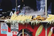 Penjual Jagung Ganteng di Istanbul Viral, Warung Jadi Objek Wisata