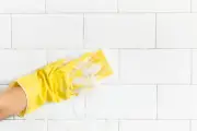 Penyebab Lantai Rumah Menguning dan Cara Mengatasinya