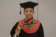 Perjuangan Abdullah Rasyiid: Lulus Sarjana 3,5 Tahun di Tengah Keterbatasan Ekonomi