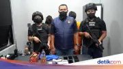 Polisi Bekuk Sejoli Pengedar Sabu dalam Botol di Palmerah