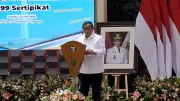 Pramono Ancam Tindak Tegas Warga yang Buang Sampah ke Sungai di Jakarta