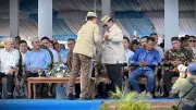 Presiden Prabowo Terima Lencana Emas dari Petani dan Nelayan