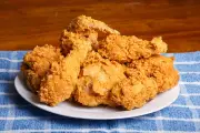 Rahasia Ayam Goreng Renyah ala Restoran: Trik Marinasi dan Tepung
