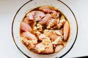 Rahasia Marinasi Ayam Agar Bumbu Meresap Sampai ke Tulang