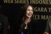 Reaksi Penggemar Elina Joerg Setelah Adegan Panas di Serial Baru