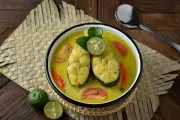 Resep Ikan Kuah Kuning Maluku: Segar, Gurih, Tanpa Bau Amis