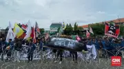 Ribuan Mahasiswa Surabaya Demo Tuntut Pemerintah di Grahadi