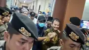 Roy Suryo dan Dokter Tifa Seru 'Allahu Akbar' Saat Tiba di Kejari Jaksel