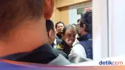 Roy Suryo dan dr Tifa Diserahkan ke Jaksa, Teriak 'Merdeka'