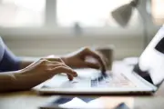 Royalti Penulis Turun: Pajak Kini 1,5%, Bukan Lagi 15%
