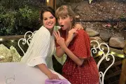 Selena Gomez Bantah Sindir Taylor Swift Lewat Komentar di Medsos
