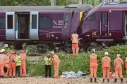 Tabrakan Kereta di Utara London Tewaskan Masinis, 9 Penumpang Kritis