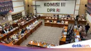 Tangis Korban Hanania Travel di DPR: Kami Hanya Minta Hak Kembali