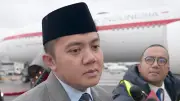 Teddy Balas Kritik Dino Patti soal Kunjungan Luar Negeri Prabowo