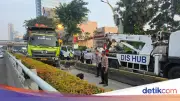 Truk Tabrak Separator Busway di MT Haryono, Lalin Macet