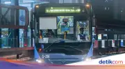 Viral Petugas TransJ Gercep Bantu Penumpang Kejang dalam Bus
