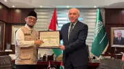 Wamenhaj Serahkan Paket Daging Dam Jemaah Haji RI untuk Rakyat Palestina