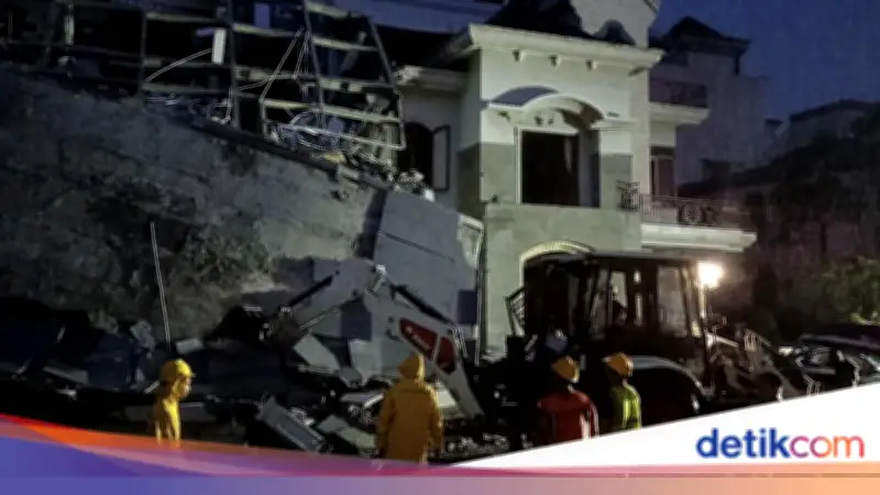 Empat Orang Diduga Terjebak Usai Ledakan Rumah Mewah di Grand Polonia Medan