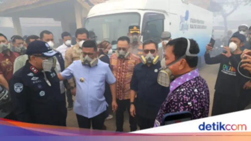Gubernur Banten Andra Soni Tinjau TPA Jatiwaringin, Pastikan Kebakaran Tertangani