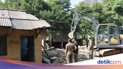 103 Bangunan Liar dan PKL Dibongkar di Ciseeng Bogor, Atasi Banjir