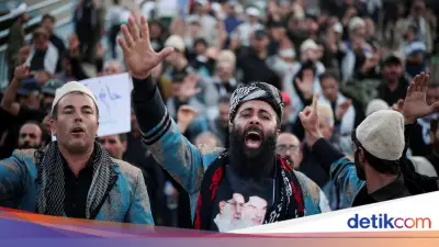 5 Berita Terpopuler Internasional: Pemakaman Khamenei hingga Kemenangan Mesir