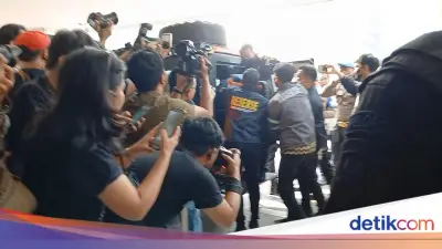 74 Kg Uang dan Emas Bukti Kasus Febrie, Koper Diangkat 3 Orang