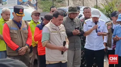 9 Hari Tak Padam, Petugas Doa Bersama di TPA Jatiwaringin
