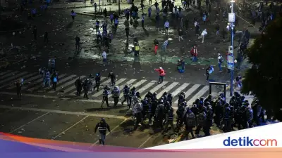 Argentina Gagal Juara Piala Dunia 2026, Suporter Bentrok dengan Polisi di Buenos Aires