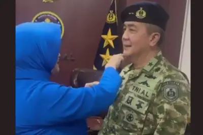 Awkarin Bangga Ayahnya Naik Pangkat Jadi Laksamana Muda TNI AL
