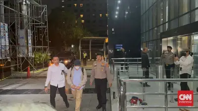 Bupati Lombok Barat Tiba di KPK Usai Terjaring OTT, 19 Orang Diamankan