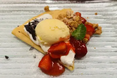 D'Crepes Rayakan 30 Tahun dengan Kembalikan Banana Split dan Logo Baru
