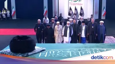 Delegasi Saudi Hadiri Pemakaman Khamenei, Pemilihan Ayat Al-Quran Jadi Sorotan
