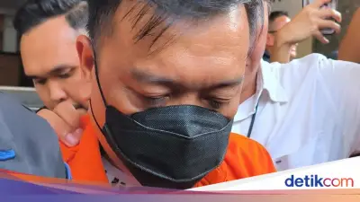 Don Ritto Bungkam soal Kafe de'Clan dan Febrie Adriansyah saat Dilimpahkan ke Kejagung