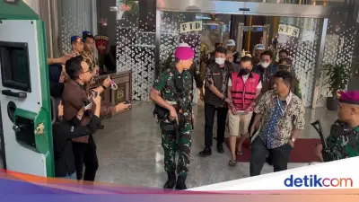 Don Ritto Resmi Ditahan Kejagung, Pakai Rompi Pink dan Bungkam soal de'Clan