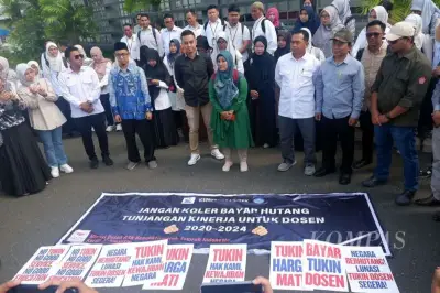 Dosen Bersaksi di MK: Gaji Rp2,6 Juta, Jam Mengajar Dikurangi Usai Kritik