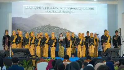 Drama Putri Mandalika Bahasa Inggris Meriahkan Open House Sekolah Rakyat Kemensos