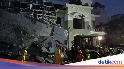 Empat Orang Diduga Terjebak Usai Ledakan Rumah Mewah di Grand Polonia Medan