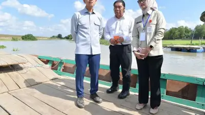 Gibran Naik Perahu Klotok Tinjau Proyek Jembatan Way Bungur Lampung