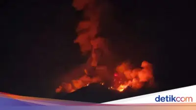 Gunung Karangetang Erupsi, Material Pijar Terlontar ke Utara