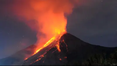Gunung Karangetang Erupsi, Semburkan Lava Pijar 400 Meter