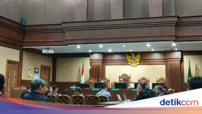 HRD BlueRay Ngaku Tulis Kode dan Masukkan Uang ke Amplop untuk Pejabat Bea Cukai