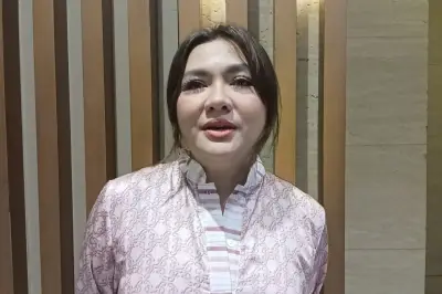Ibunda Vicky Shu Jalani Operasi Tulang Kepala Akibat Saraf Tertekan