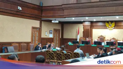 Jaksa Sentil Aspri Koh John Soal Amplop Kode untuk Bea Cukai