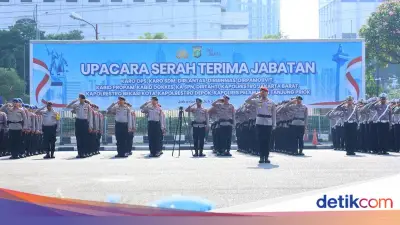 Kapolda Metro Jaya Pimpin Sertijab 22 Perwira, Dirlantas hingga Kapolres Diganti
