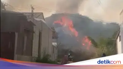 Kebakaran Hancurkan Puncak Gunung Anjing dan Perbukitan Lagadar Bandung