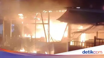 Kebakaran Ruko di Pasar Ciputat, 7 Mobil Damkar Dikerahkan