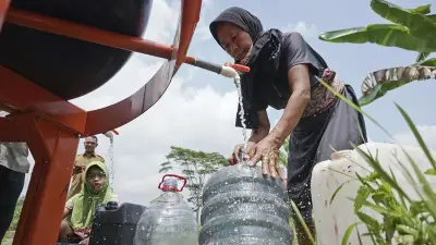 Kekeringan di Depok: PMI Salurkan Air Bersih untuk 78 KK Terdampak
